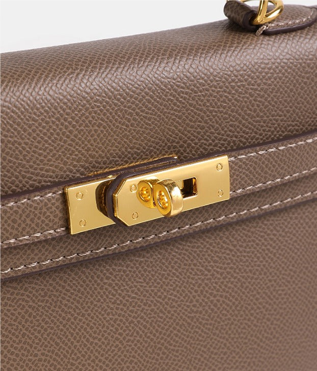 Bolsa Kelly Ellegance DeLuxe

BOLSA KELLY HERMES

Bolsa Kelly Ellegance DeLuxe – Inspirada na Sofisticação da Bolsa Kelly Hermès

BOLSA 2025

